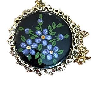 NWT Whiting & Davis Hand Painted flower pendant gold finish necklace